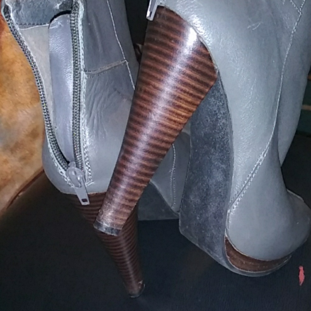 Shoes - Picture 3 of 5